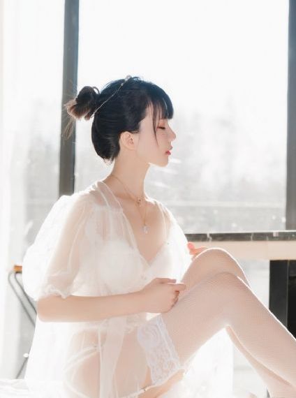 年轻的女教师在线_720全集免费播放