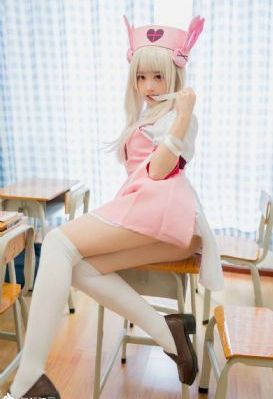 偷拍鸡头肏自己家小姐_完整无删减版
